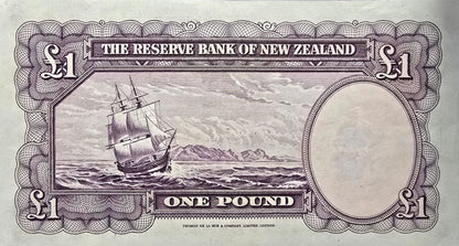 1940 - 1955 New Zealand One Pound, EF